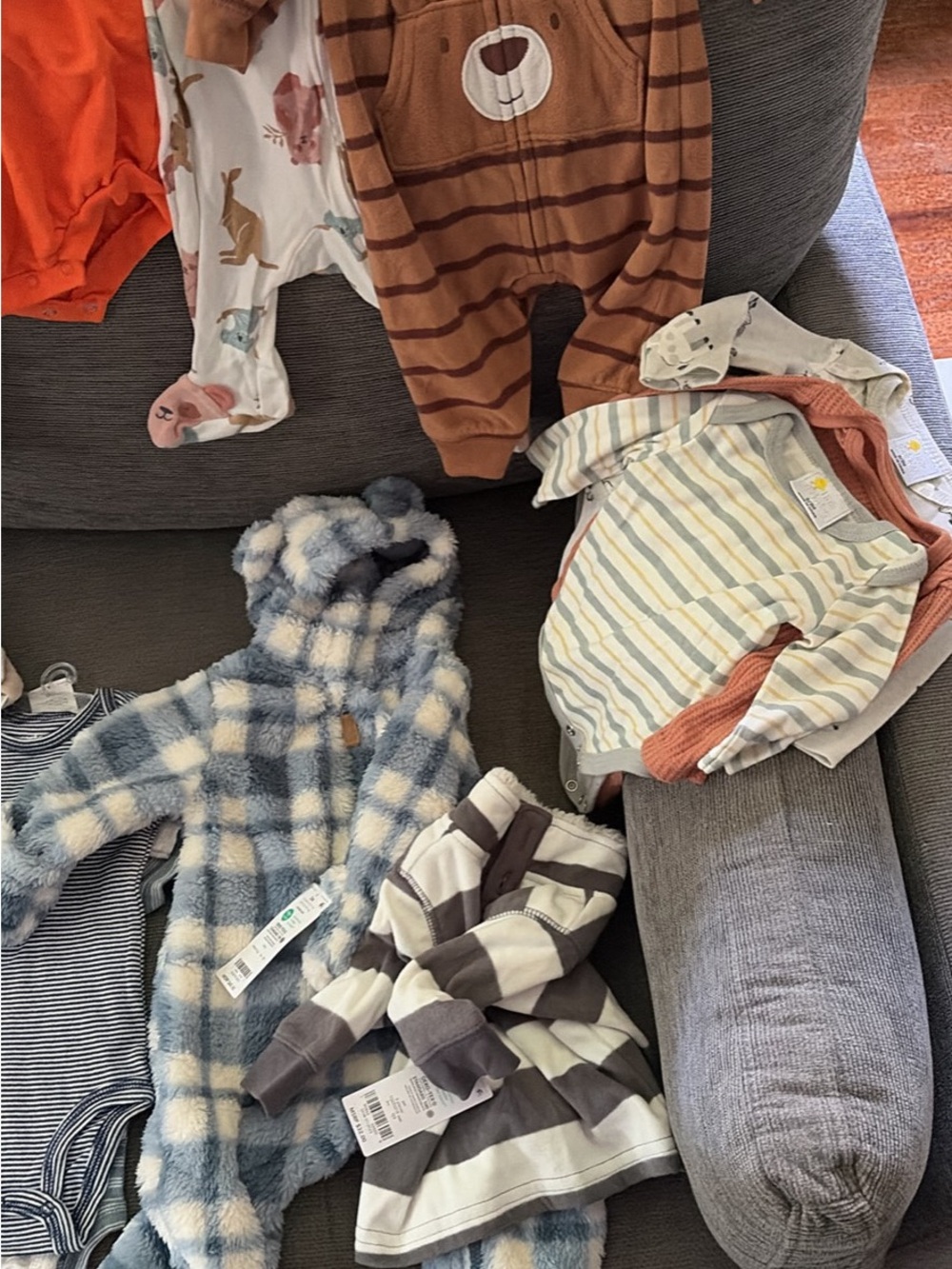 Lot of new and used baby clothes 0-3